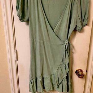 Large green wrap dress never worn, no tags